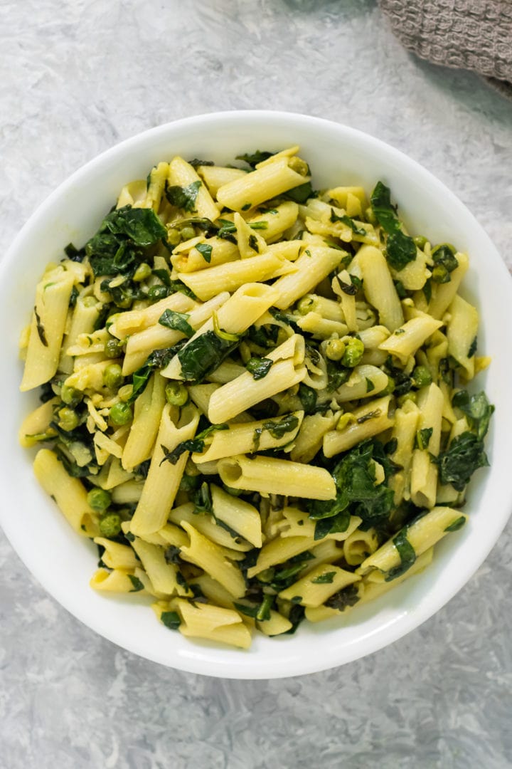 Healthy Vegan Spinach & Peas One-Pot Pasta (With Nutritional Yeast ...